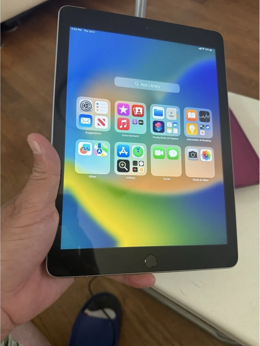 Apple iPad (5th Gen) A1823 32GB Wi-Fi + Cellular Tablet  Space Gray Good Cond
